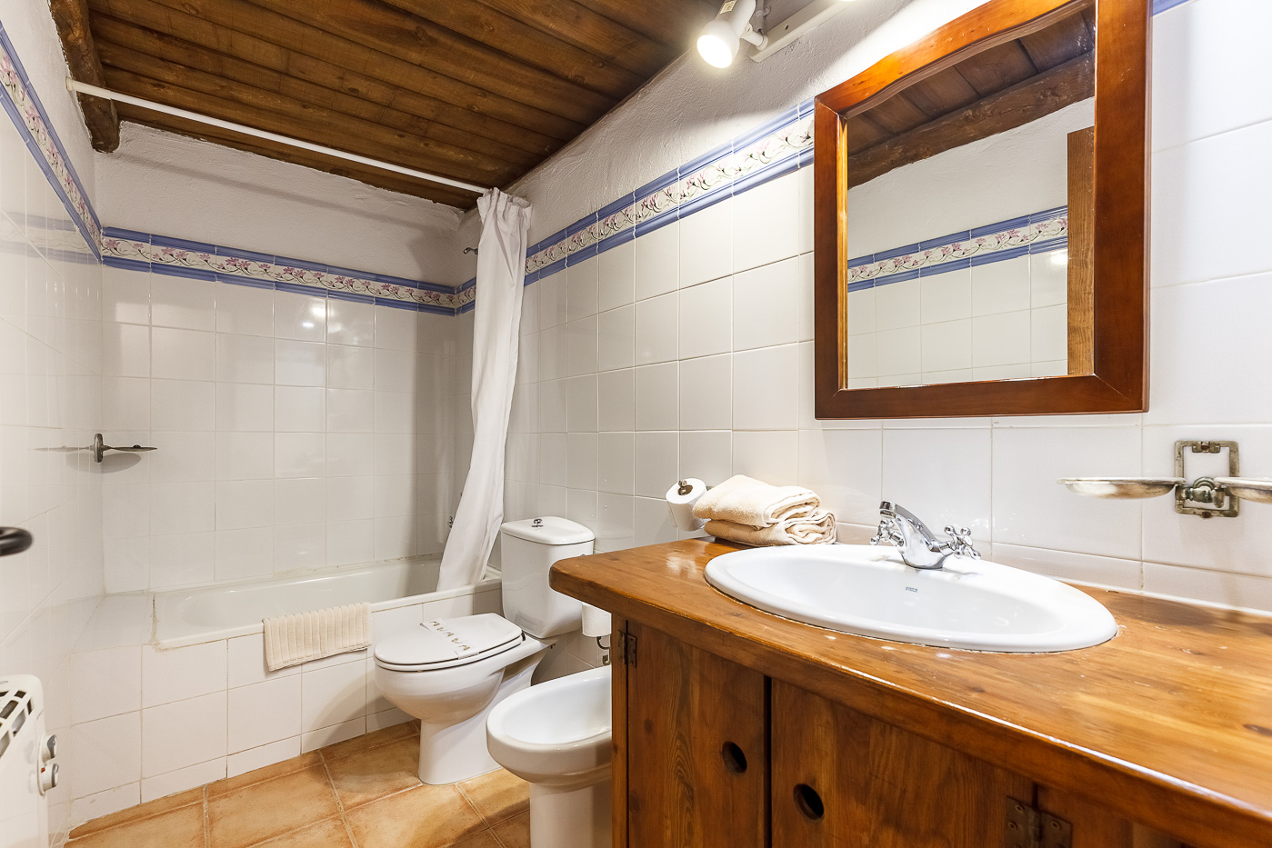 Bathrooms now have walk-in shower not bathtubs